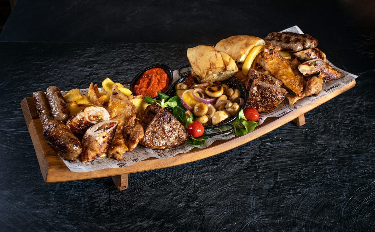 Gurmanska plata s roštilja na drveni ugljen, Bistro Bačvica Grill
